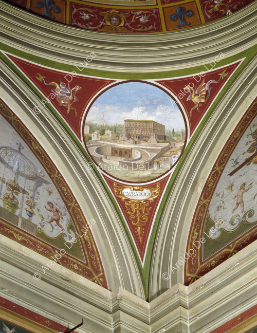 Detalle de la cúpula con grotescos