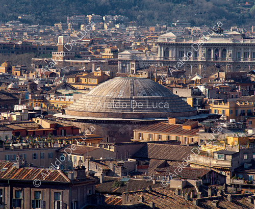 Veduta di Roma con cupola del Pantheon