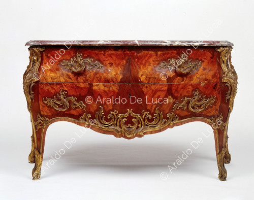 Commode finished in gilded bronze