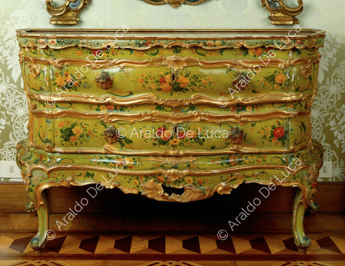 Venetian-style lacquered dresser