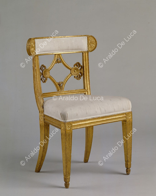 Sedia in legno intagliato, scolpito e dorato