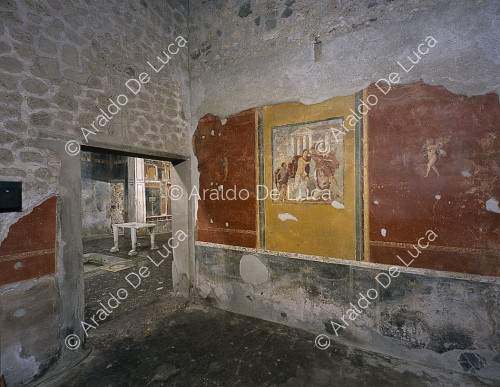 Maison de Marcus Lucretius Fronton. Triclinium. Fresque avec la mise à mort de Néoptolème.