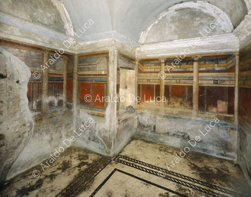 Villa of the Mysteries. Cubicle with frescoes in II style