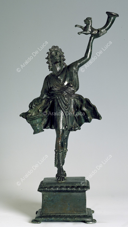 Estatuilla de bronce de Lare