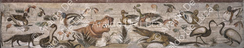 Verkleidete Schwelle mit nilotischer Szene. Mosaik