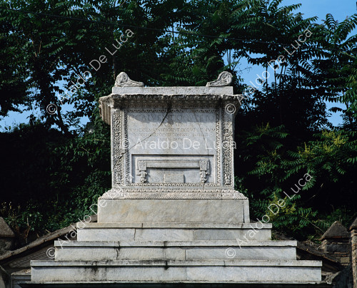 Nekropole von Porta Ercolano. Altar-Grabmal