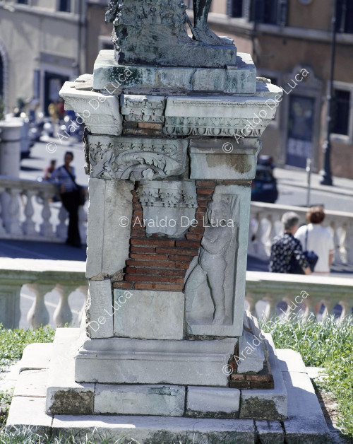 Cola Di Rienzo, detail of the plinth