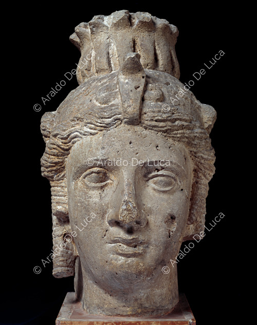 Tête colossale d'une reine de la fin de la période ptolémaïque, peut-être Cléopâtre