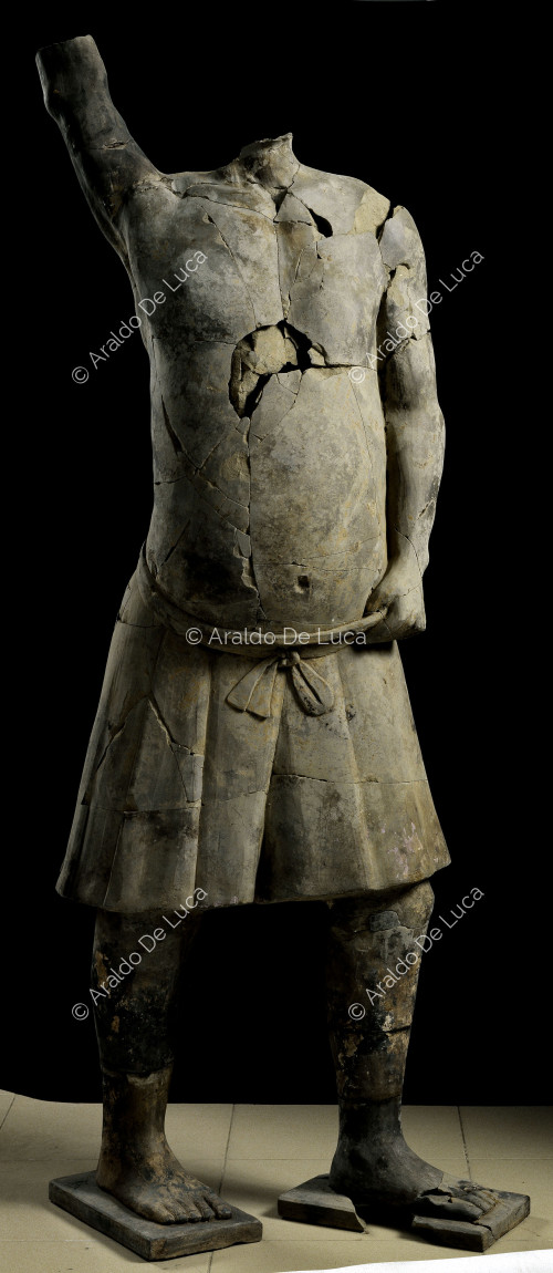 Ejército de Terracota. Estatua nº 3, Acróbata