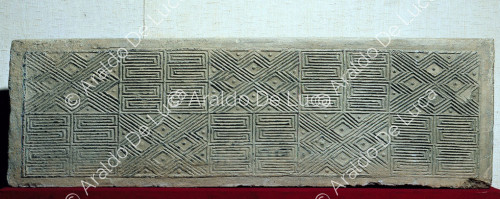 Terrakotta-Armee. Hohlziegel mit geometrischen Mustern für Brüstung
