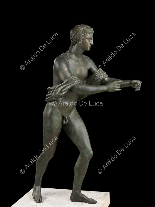 Bronze statue of Apollo darting