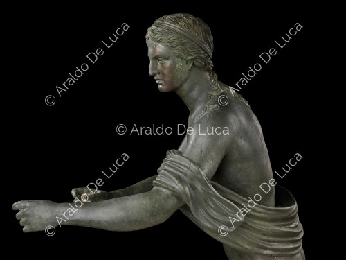 Statua in bronzo di Apollo Saettante. Particolare
