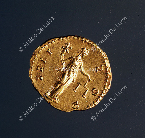 Aequitas con in mano bilancia e cornucopia, Aureo Romano imperiale di Antonino Pio